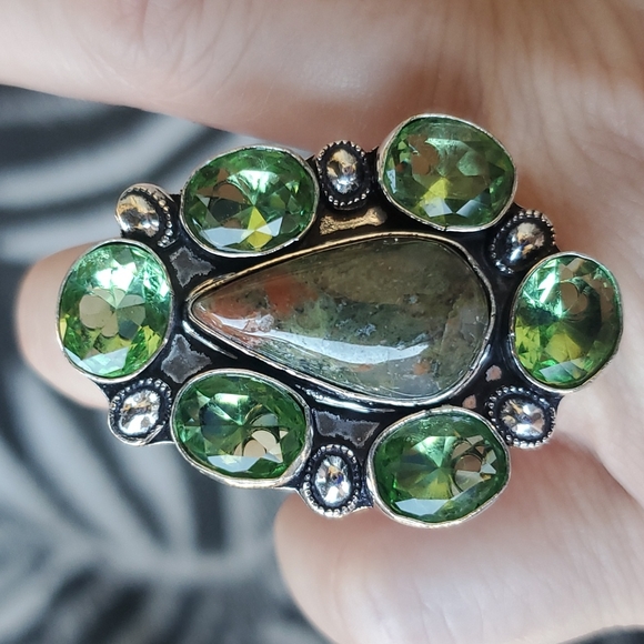 New Unakite and Tsavorite 925 Silver Statement Ring. - Picture 6 of 16